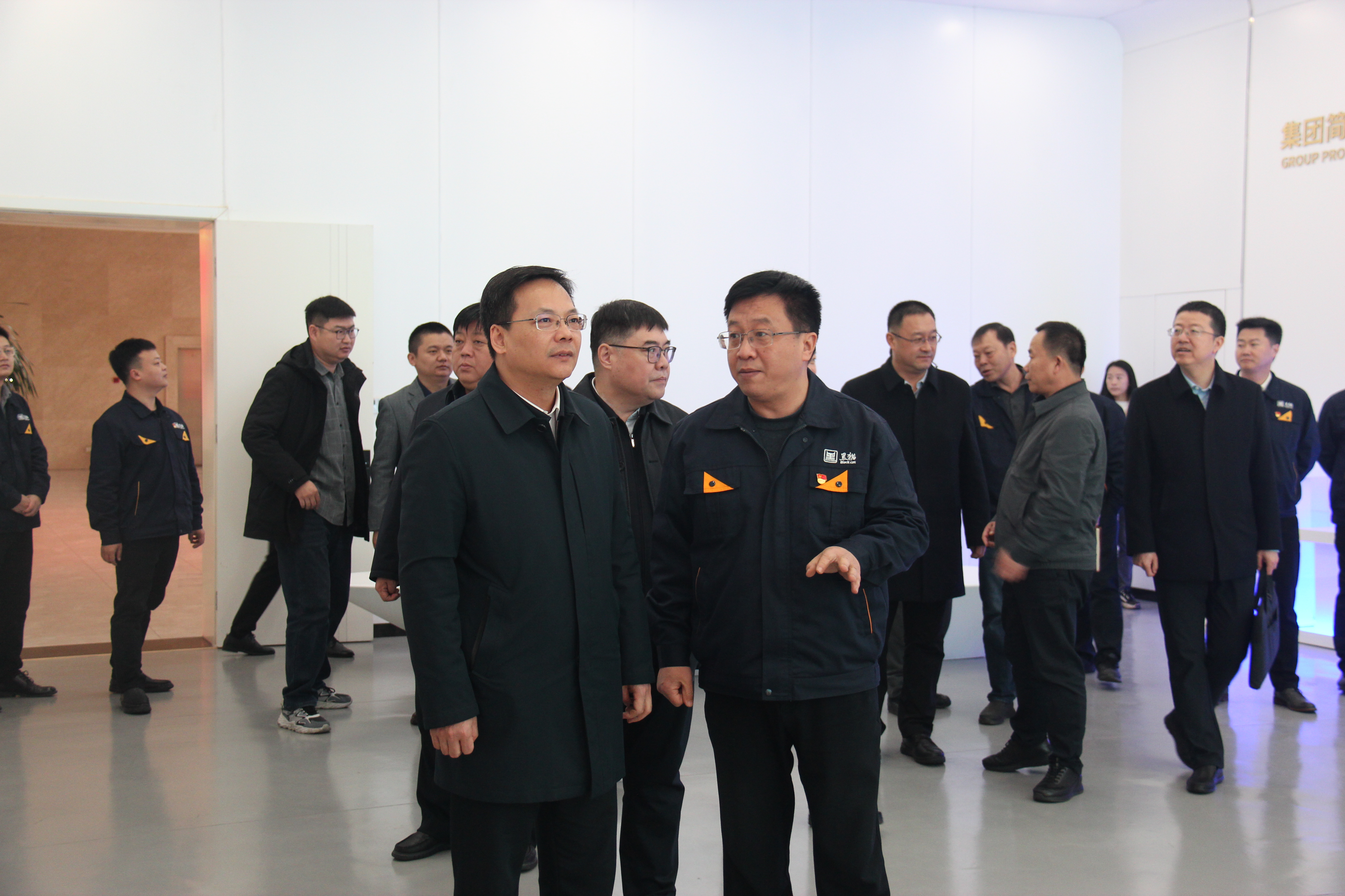 參觀(guān)集團(tuán)信息化展廳 (2).JPG