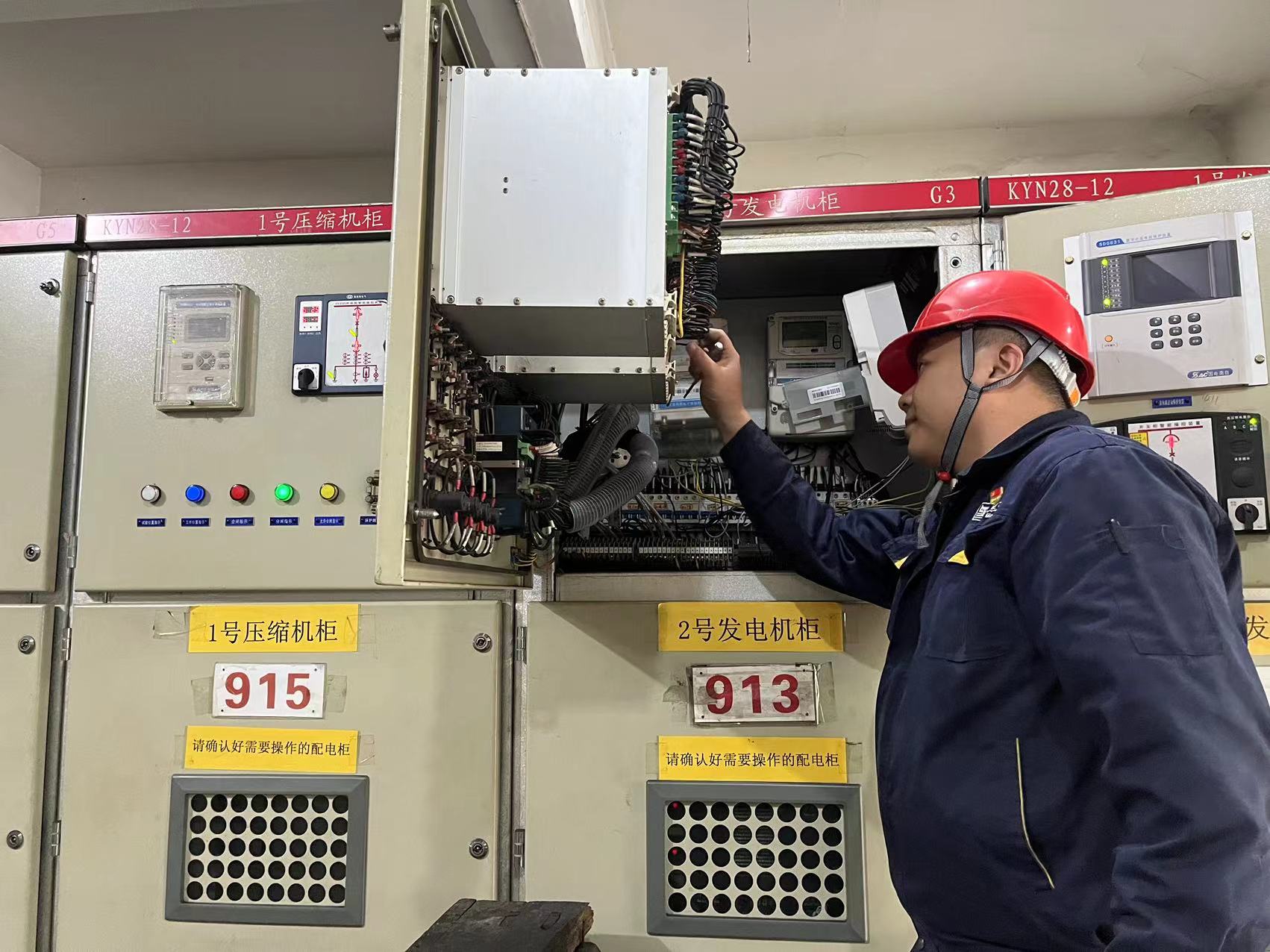 霍建城維修2#燃?xì)獍l(fā)電機(jī).jpg 霍建城維修2#燃?xì)獍l(fā)電機(jī).jpg