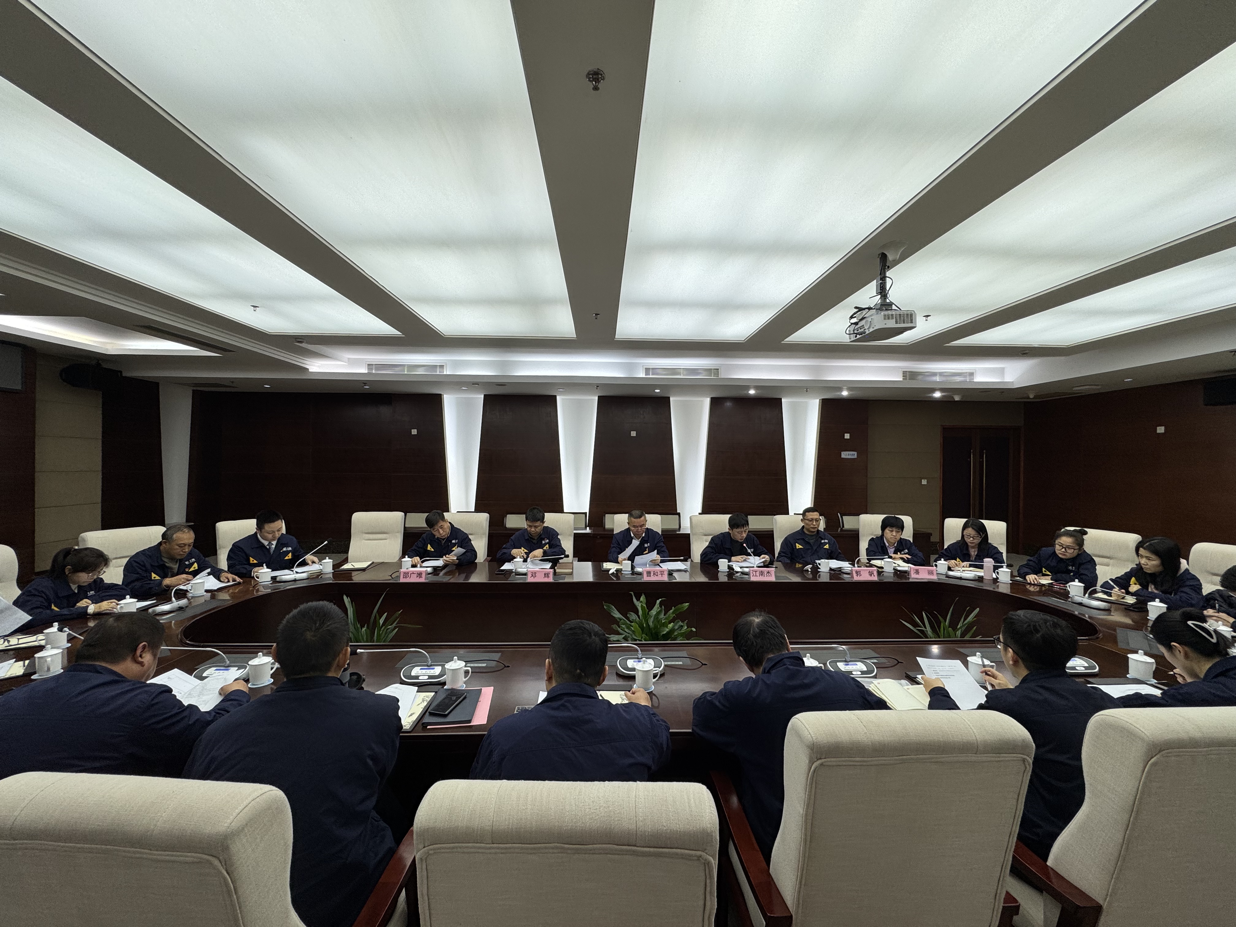 會(huì)議現(xiàn)場.jpg 會(huì)議現(xiàn)場.jpg