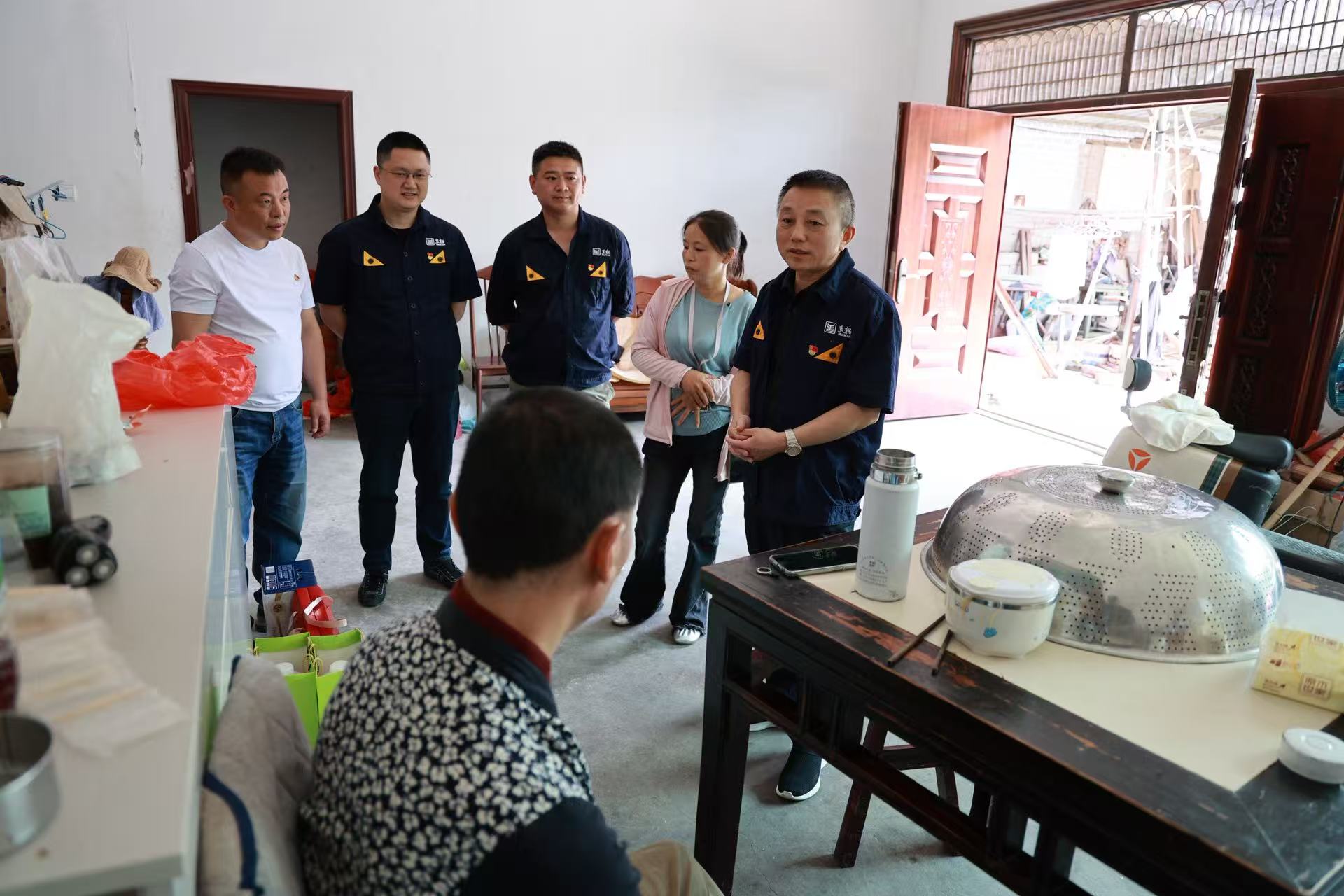 慰問現(xiàn)場(chǎng).jpg 慰問現(xiàn)場(chǎng).jpg