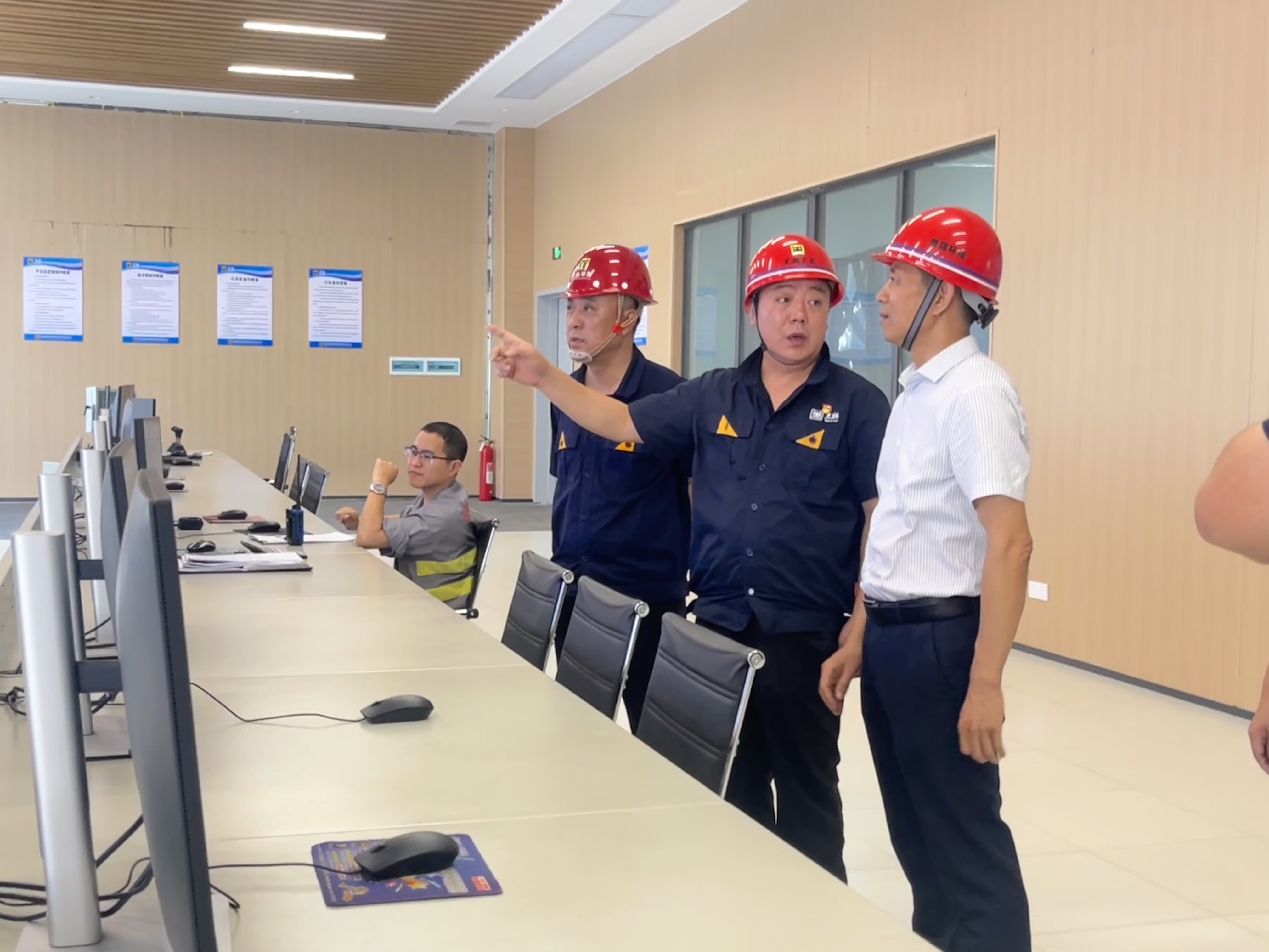 圖2 調(diào)研現(xiàn)場(chǎng).jpg